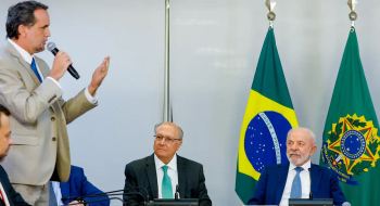 Lula assina MP e zera 